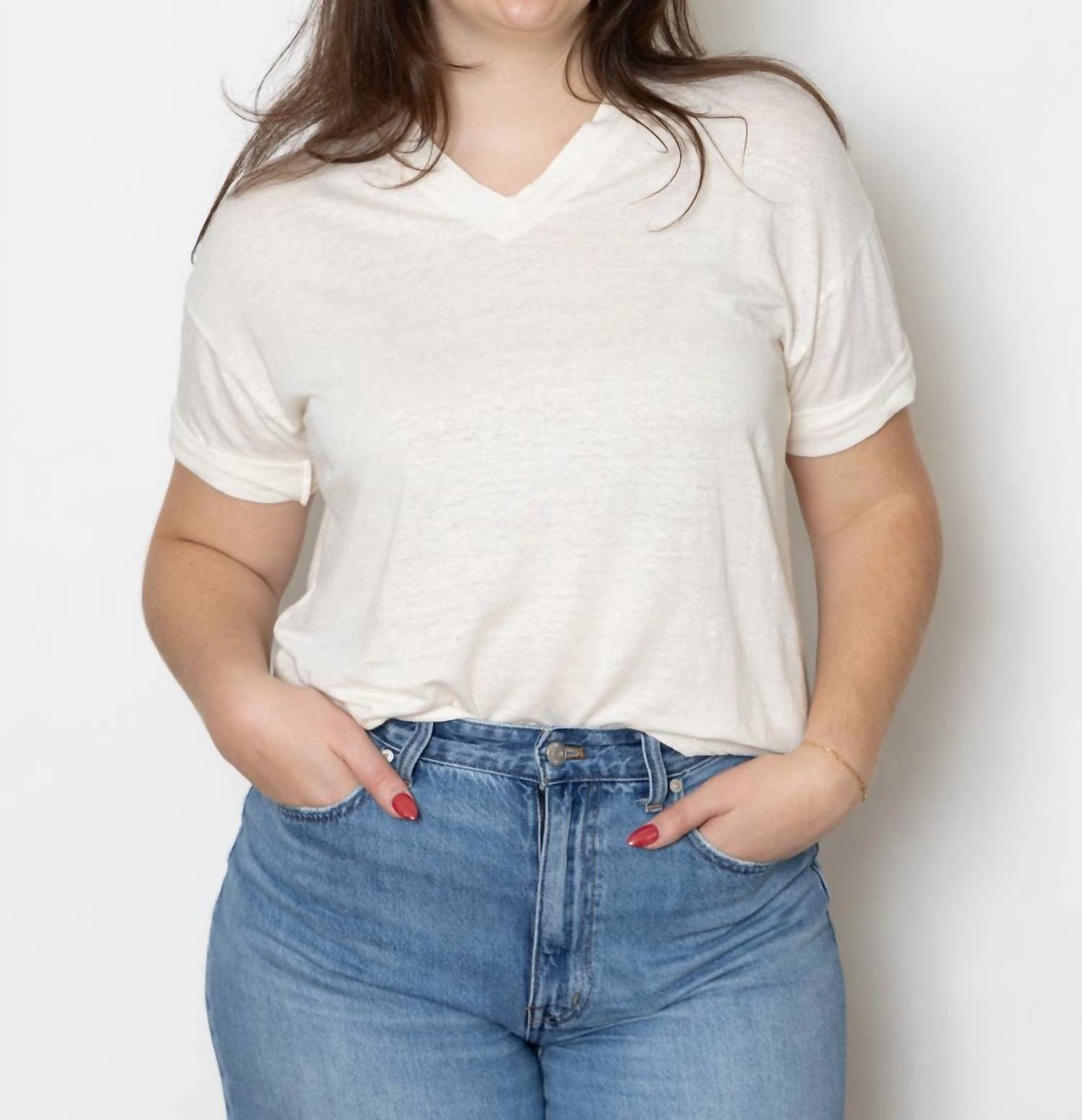 Linen V-Neck Tee In White