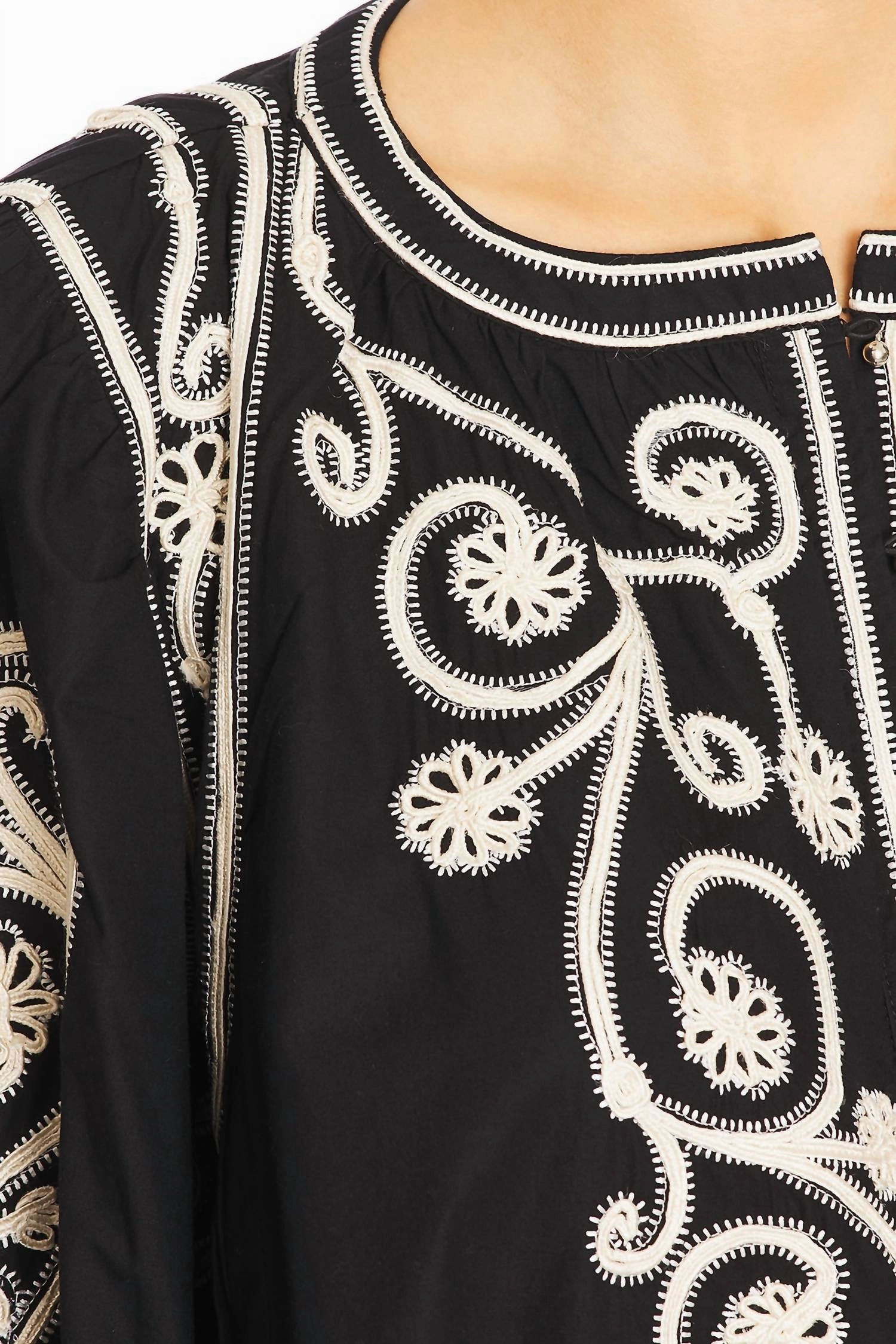 Neely Round Neck Three Quarter Sleeve Top In Onyx Black