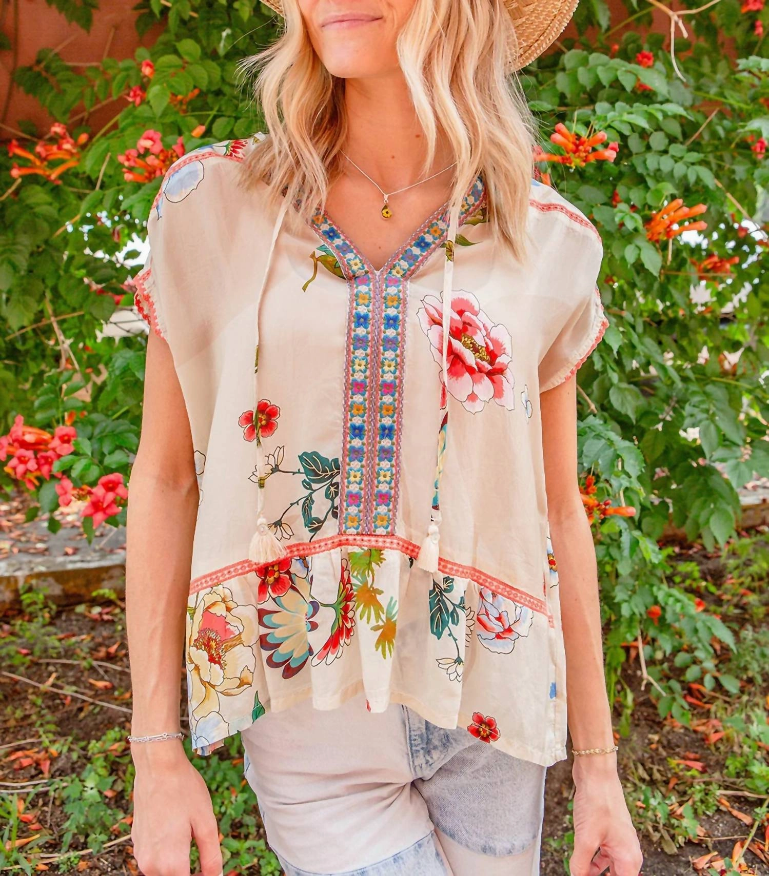 Sakura Paise Blouse In Cream / White