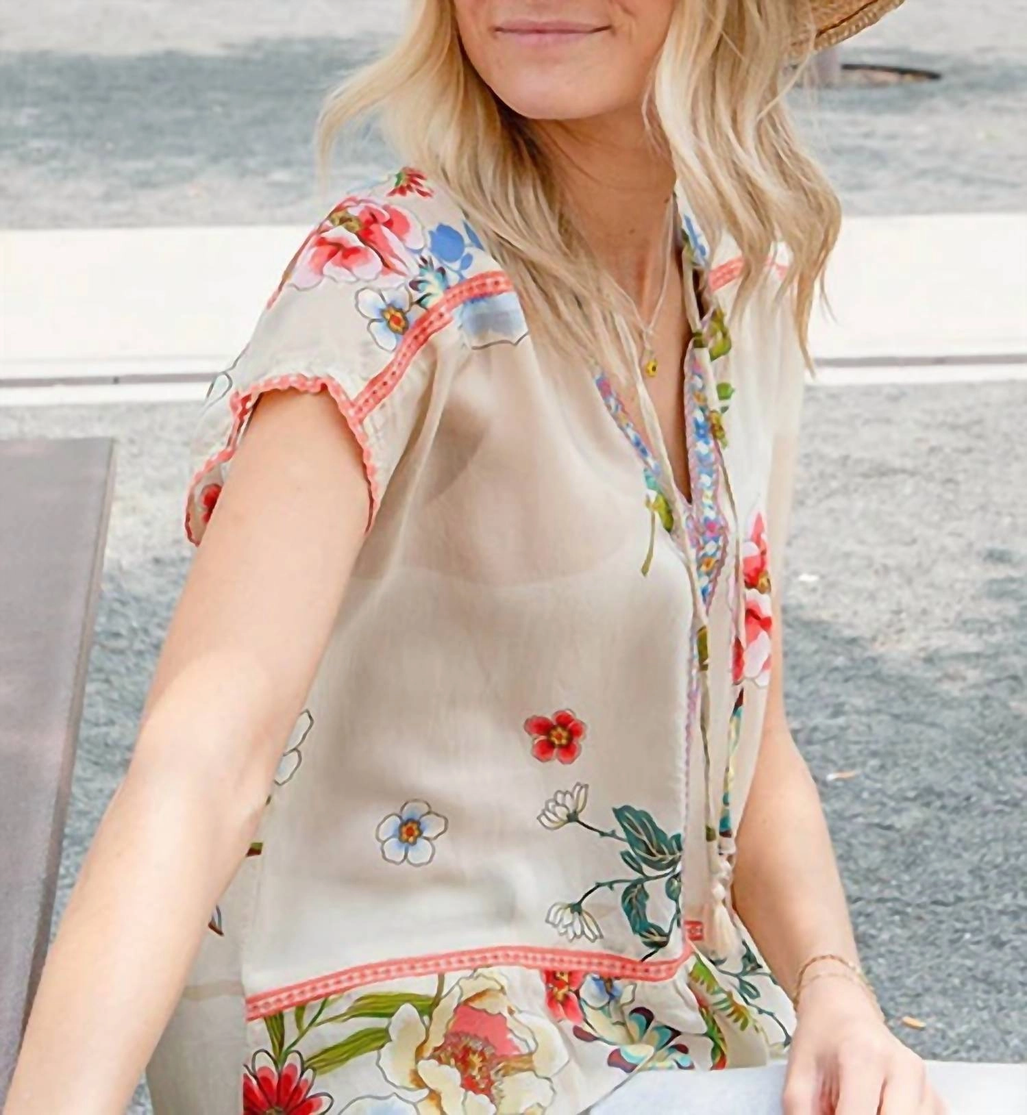 Sakura Paise Blouse In Cream / White