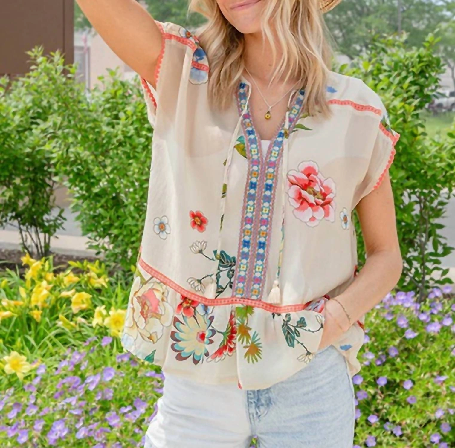 Sakura Paise Blouse In Cream / White