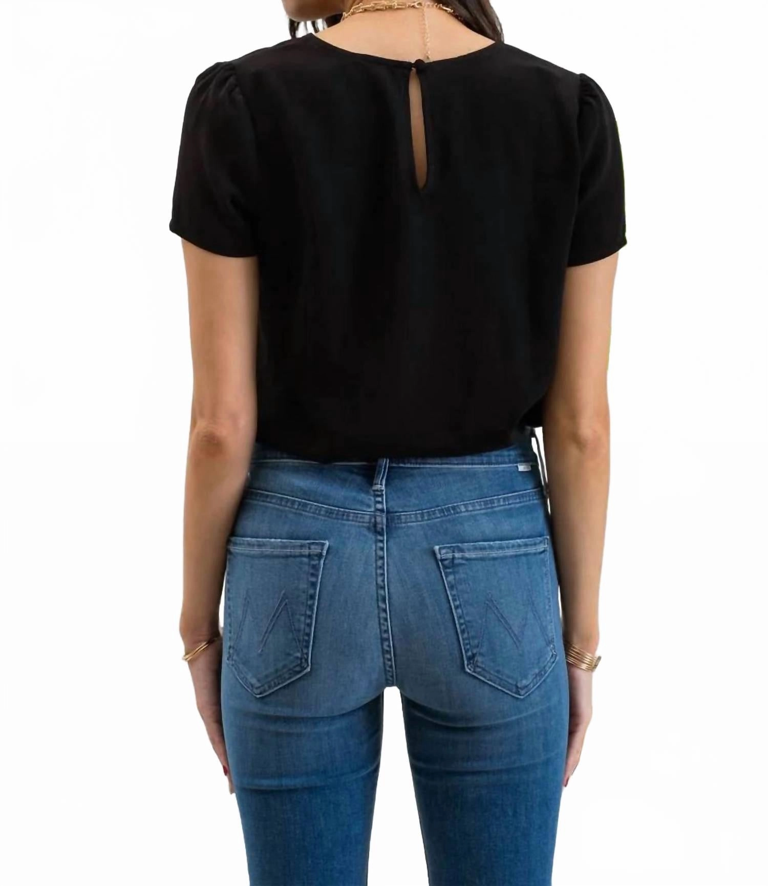 Short Sleeve Center Pleated Blouse In Black
