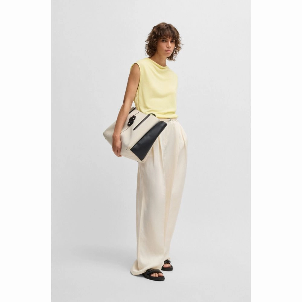 Sleeveless T-shirt with ribbed front