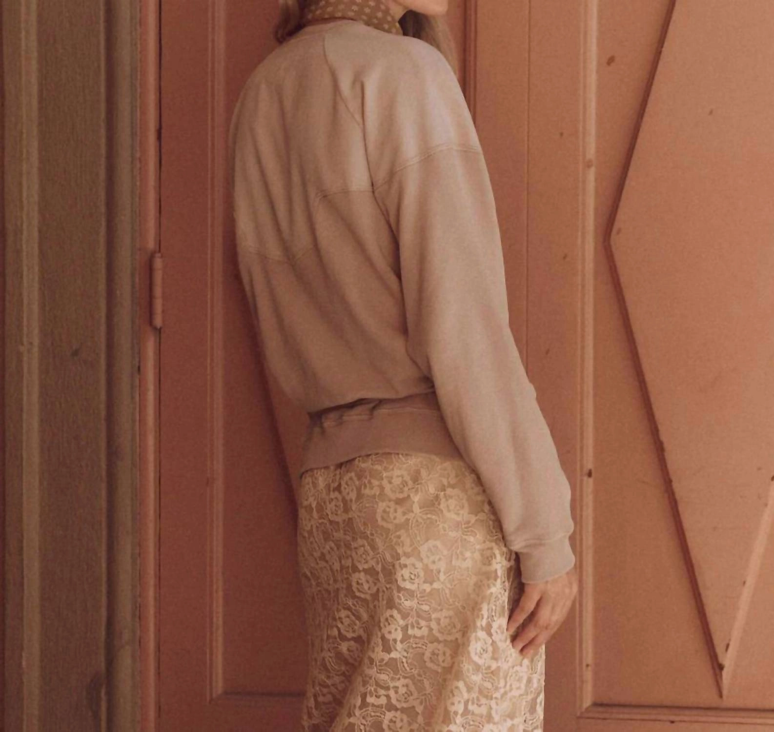 The Western Slouch Sweatshirt In Dusty Pink