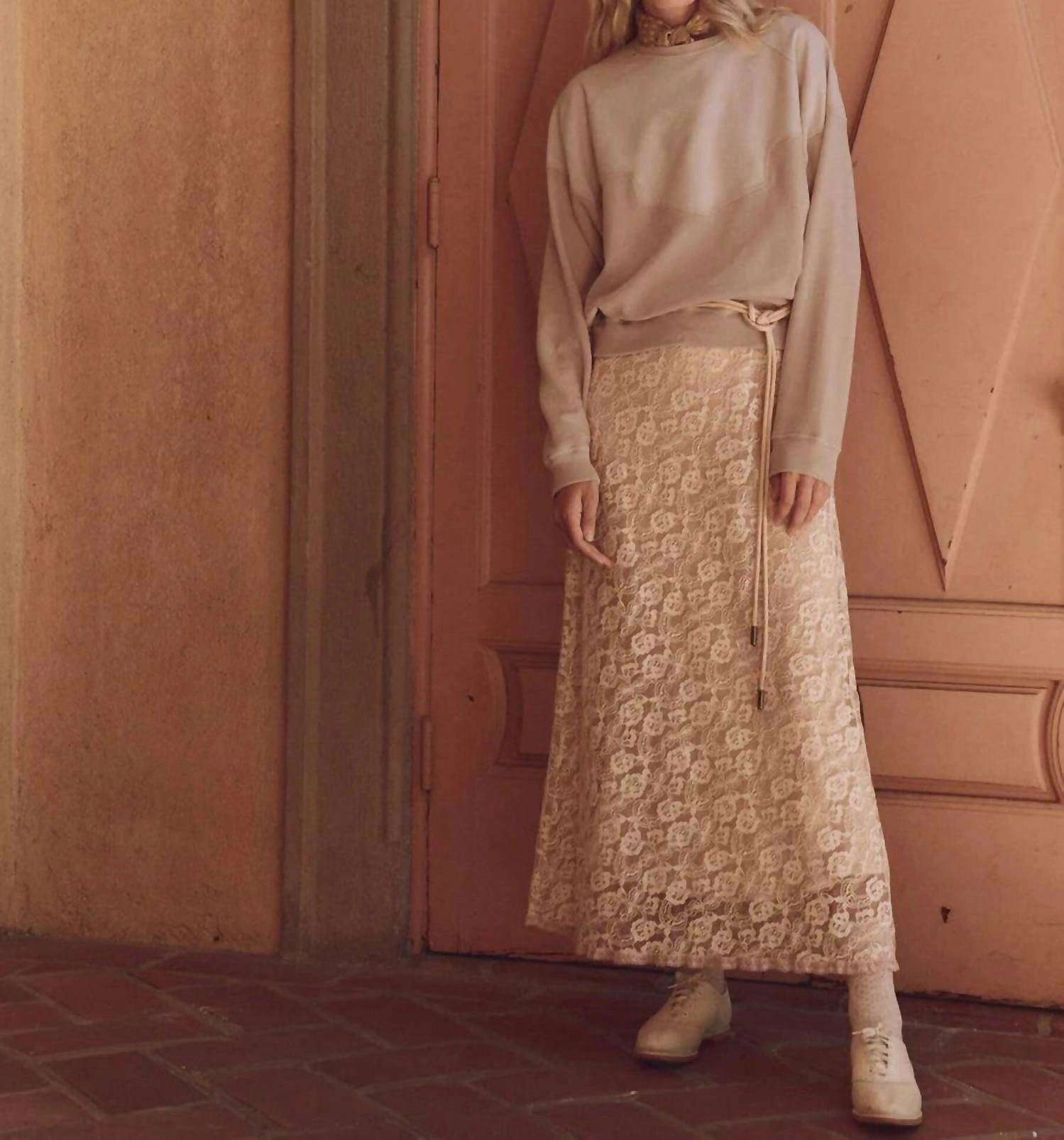 The Western Slouch Sweatshirt In Dusty Pink