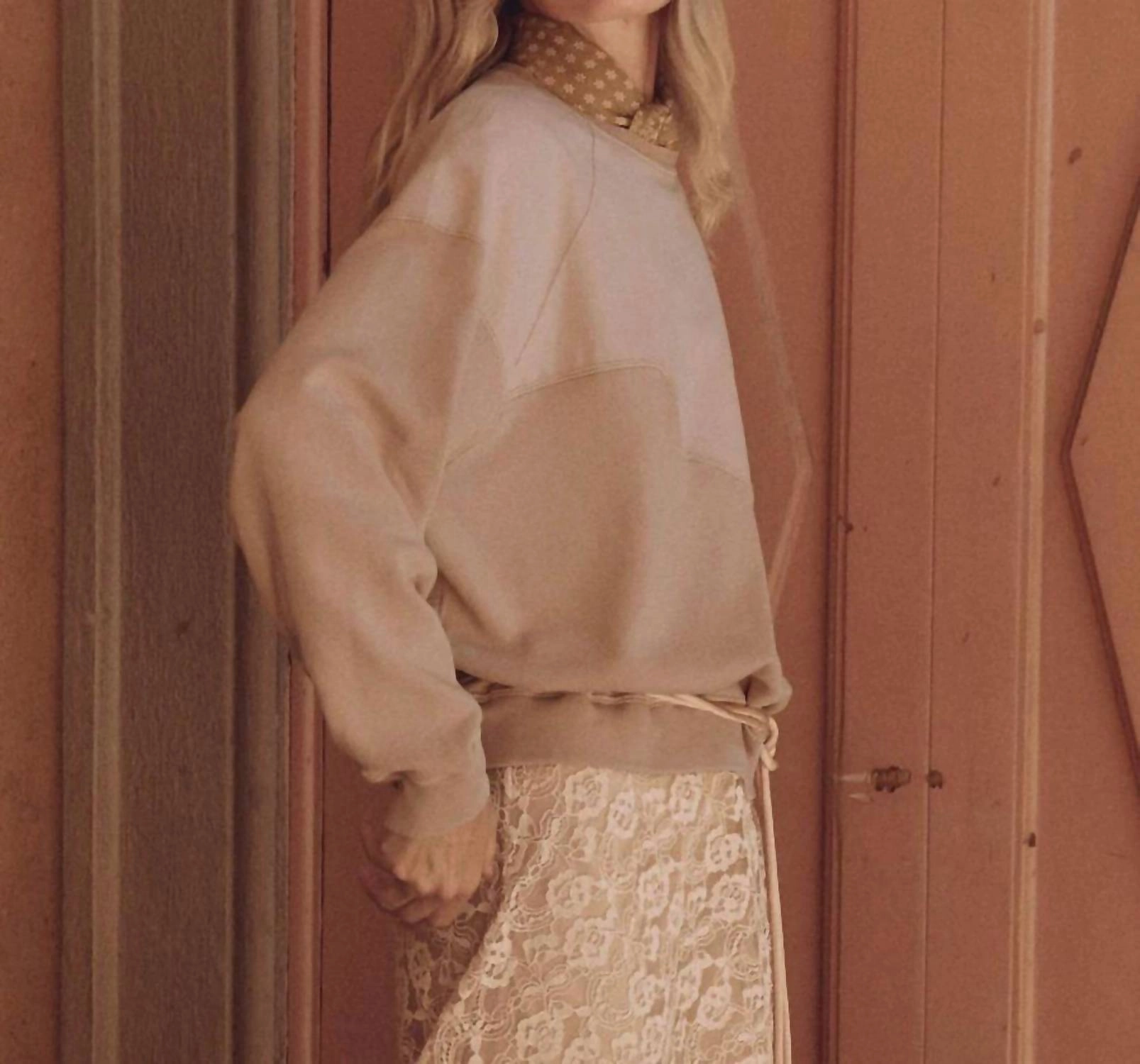 The Western Slouch Sweatshirt In Dusty Pink