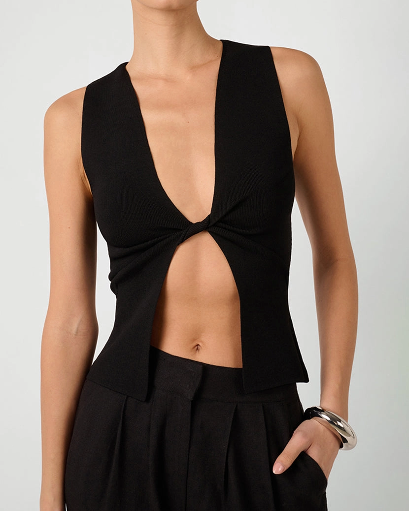 Twist Front Flyaway Tank
