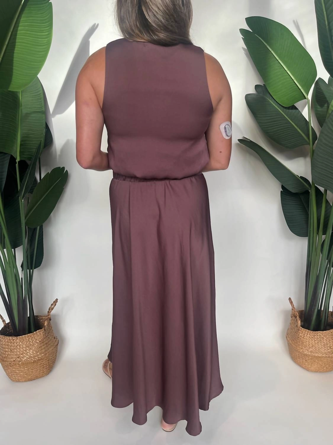 V-Neck Washed Satin Bubble Hem Top In Mocha